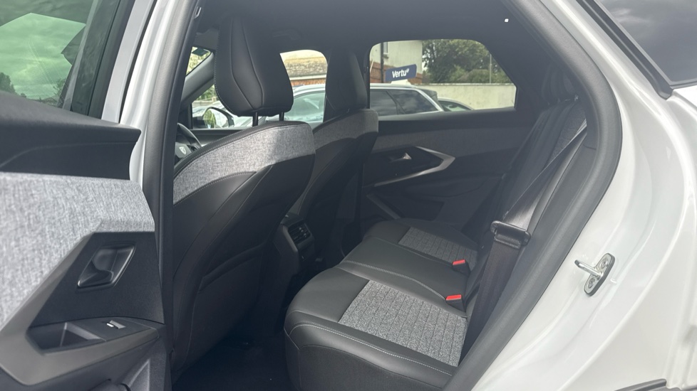 Peugeot 3008 1.2 Hybrid 136 Allure 5dr e-DSC6 Petrol Estate - Image 16