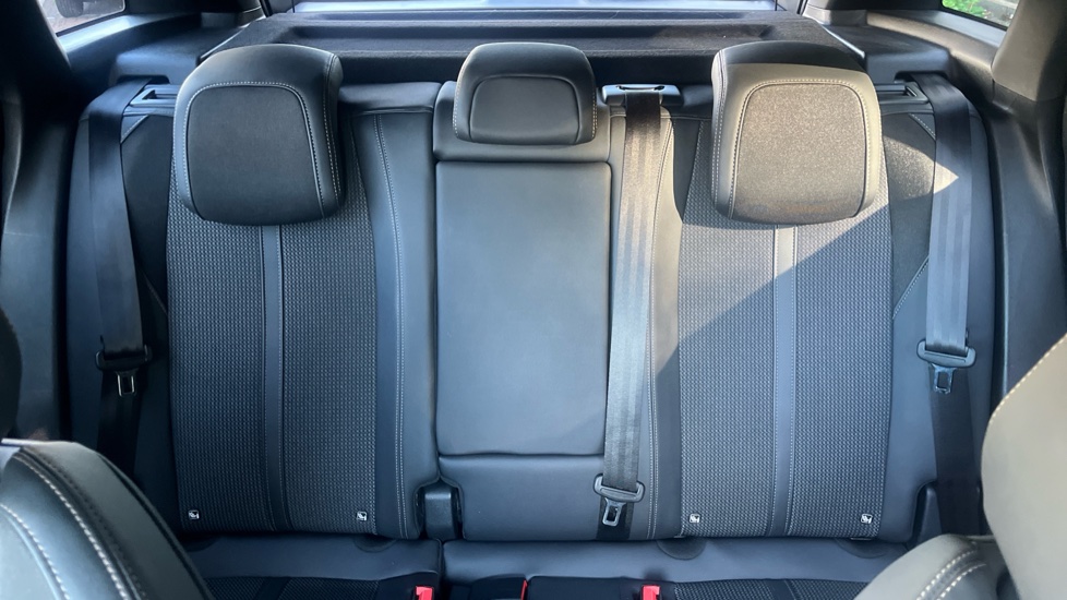 Peugeot 3008 1.2 Hybrid 136 GT 5dr e-DSC6 Petrol Estate - Image 15