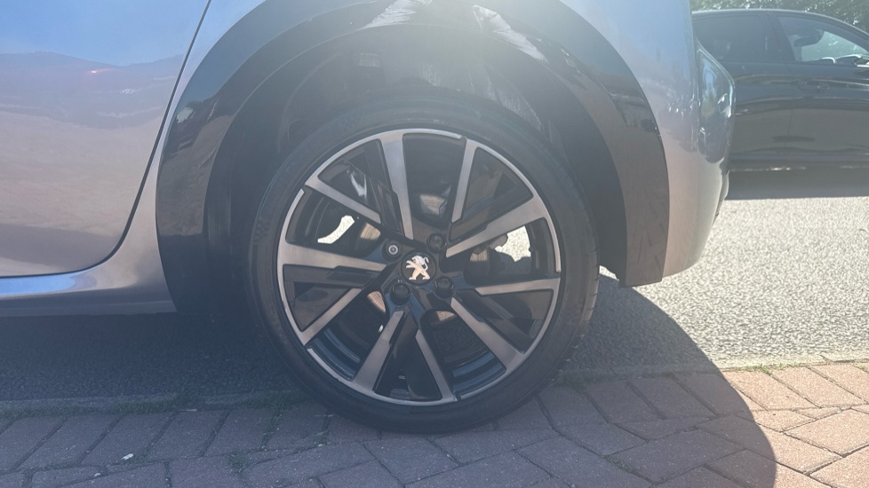 Peugeot 208 1.2 PureTech 100 GT 5dr Petrol Hatchback - Image 7