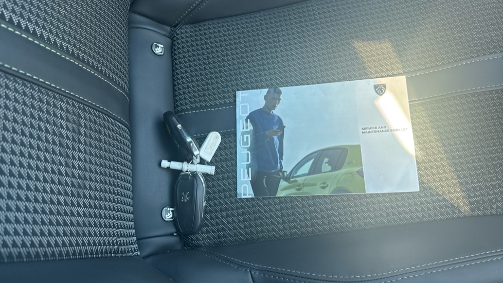 Peugeot 208 1.2 PureTech 100 GT 5dr Petrol Hatchback - Image 19