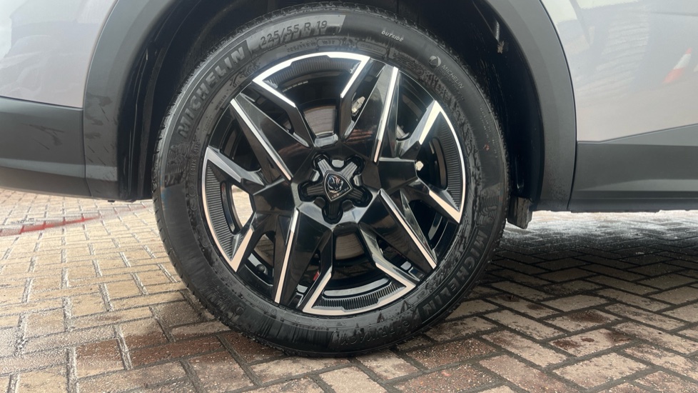 Peugeot 5008 1.2 Hybrid 145 GT 5dr e-DSC6 Petrol Estate - Image 7