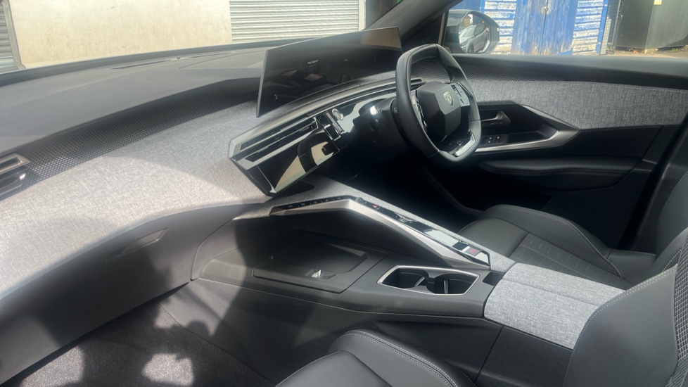Peugeot 5008 1.2 Hybrid 145 GT 5dr e-DSC6 Petrol Estate - Image 9