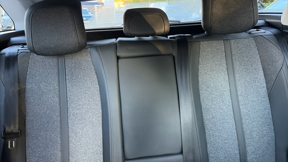 Peugeot 3008 1.5 BlueHDi Allure 5dr EAT8 Diesel Estate - Image 15