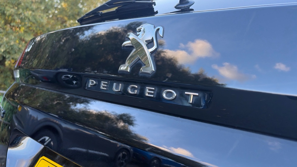 Peugeot 3008 1.5 BlueHDi Allure 5dr EAT8 Diesel Estate - Image 29