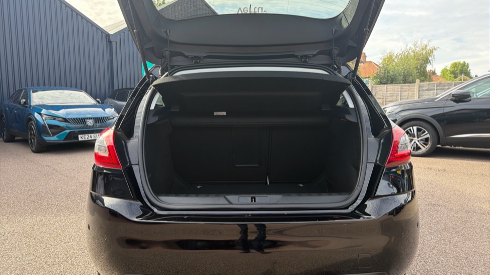 Peugeot 308 1.2 PureTech 130 Tech Edition 5dr Petrol Hatchback - Image 4