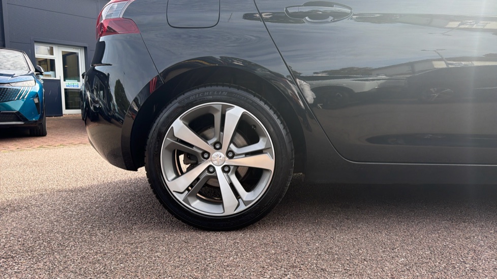 Peugeot 308 1.2 PureTech 130 Tech Edition 5dr Petrol Hatchback - Image 7