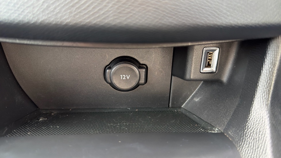Peugeot 308 1.2 PureTech 130 Tech Edition 5dr Petrol Hatchback - Image 33