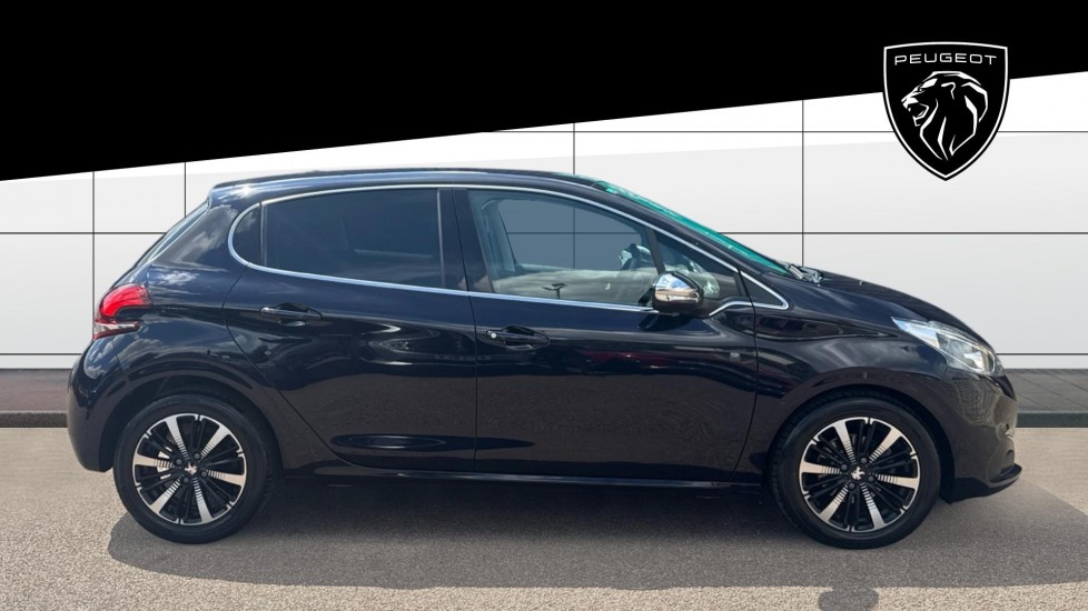 Peugeot 208 1.2 PureTech 82 Tech Edition 5dr [Start Stop] Petrol Hatchback - Image 5