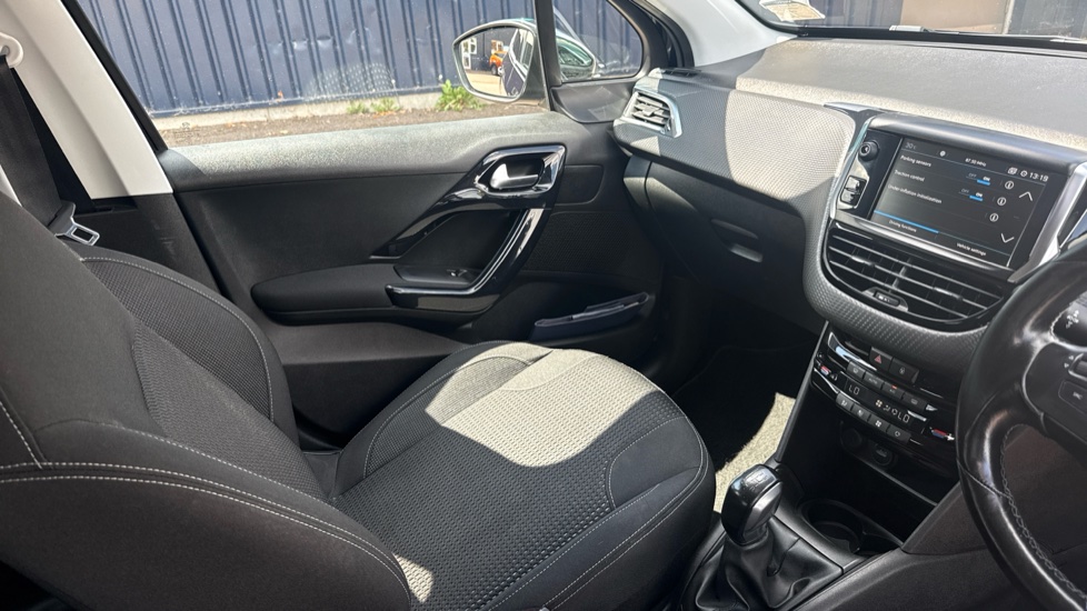 Peugeot 208 1.2 PureTech 82 Tech Edition 5dr [Start Stop] Petrol Hatchback - Image 14