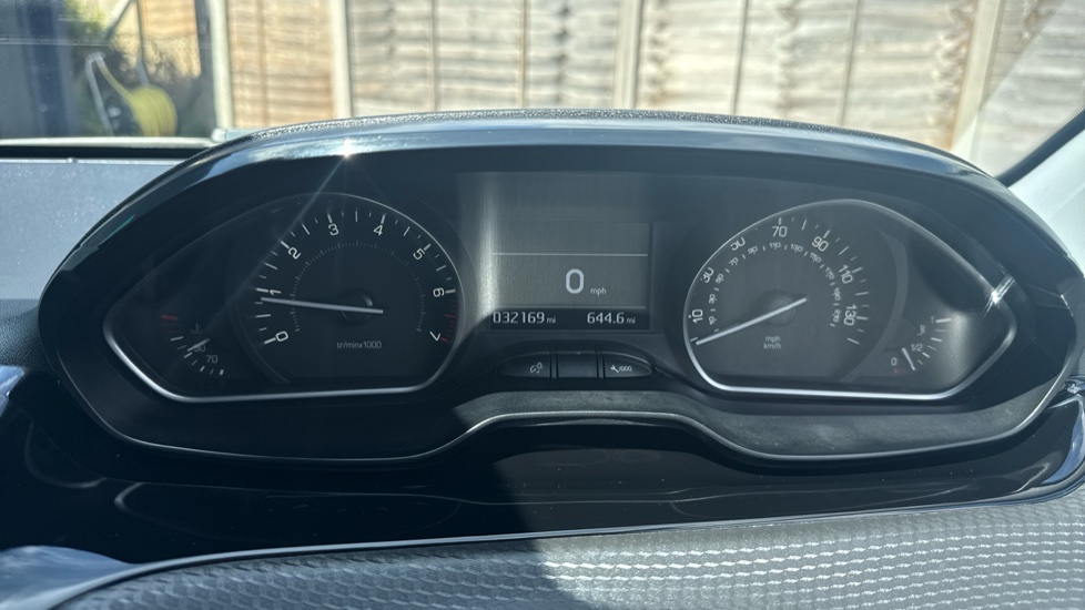 Peugeot 208 1.2 PureTech 82 Tech Edition 5dr [Start Stop] Petrol Hatchback - Image 18