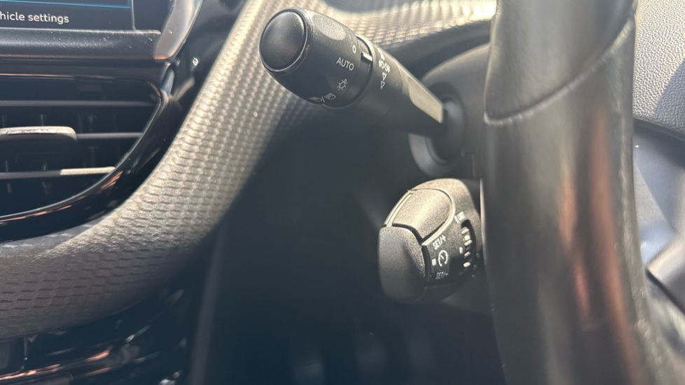 Peugeot 208 1.2 PureTech 82 Tech Edition 5dr [Start Stop] Petrol Hatchback - Image 30