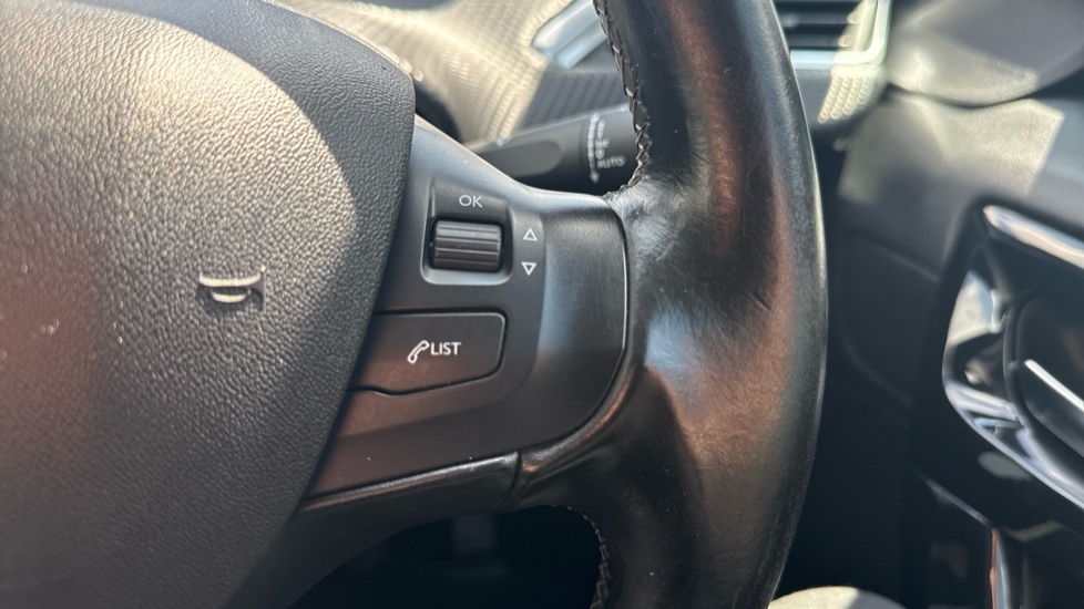 Peugeot 208 1.2 PureTech 82 Tech Edition 5dr [Start Stop] Petrol Hatchback - Image 31