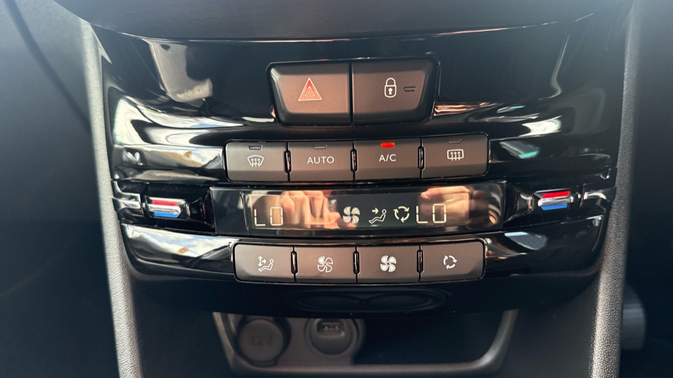 Peugeot 208 1.2 PureTech 82 Tech Edition 5dr [Start Stop] Petrol Hatchback - Image 33