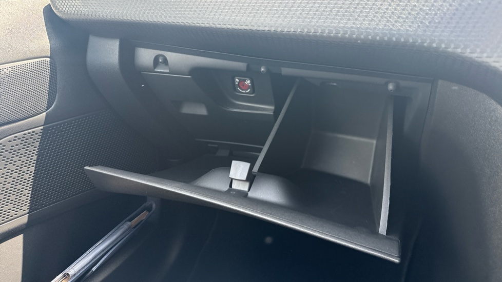 Peugeot 208 1.2 PureTech 82 Tech Edition 5dr [Start Stop] Petrol Hatchback - Image 36