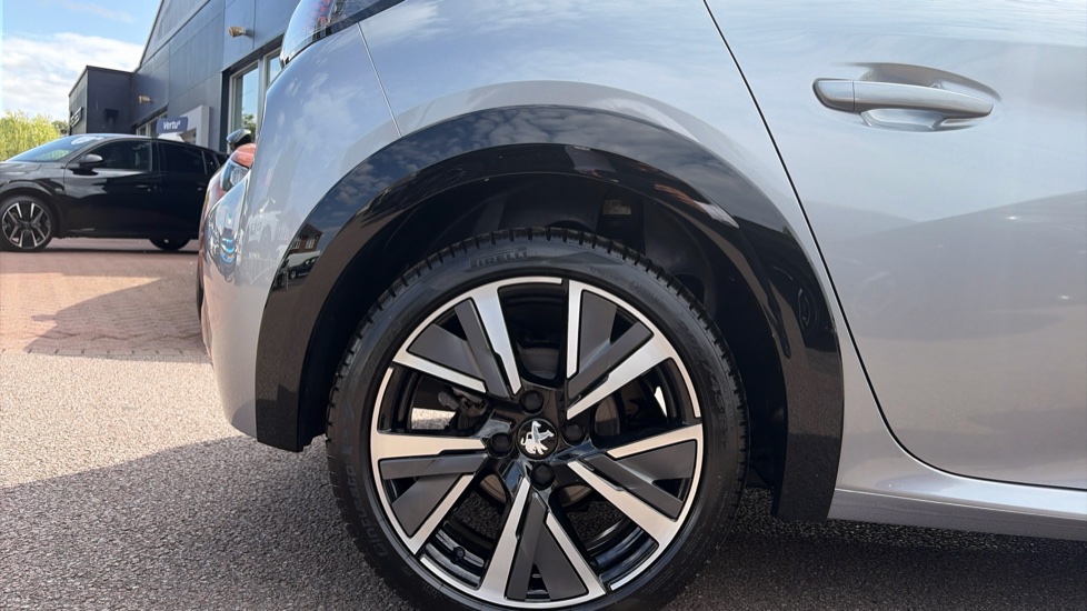 Peugeot 208 1.2 PureTech 130 GT 5dr EAT8 Petrol Hatchback - Image 7