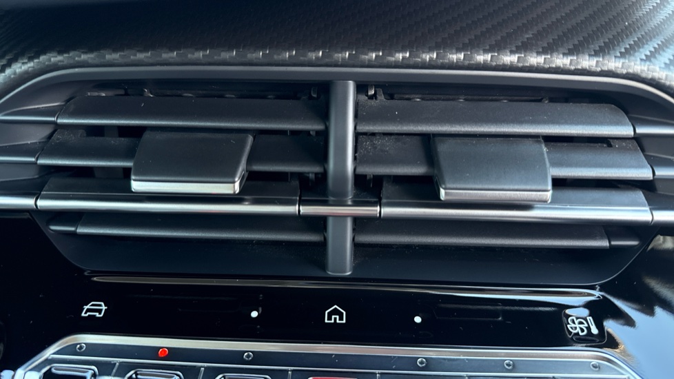 Peugeot 208 1.2 PureTech 100 Allure 5dr Petrol Hatchback - Image 34