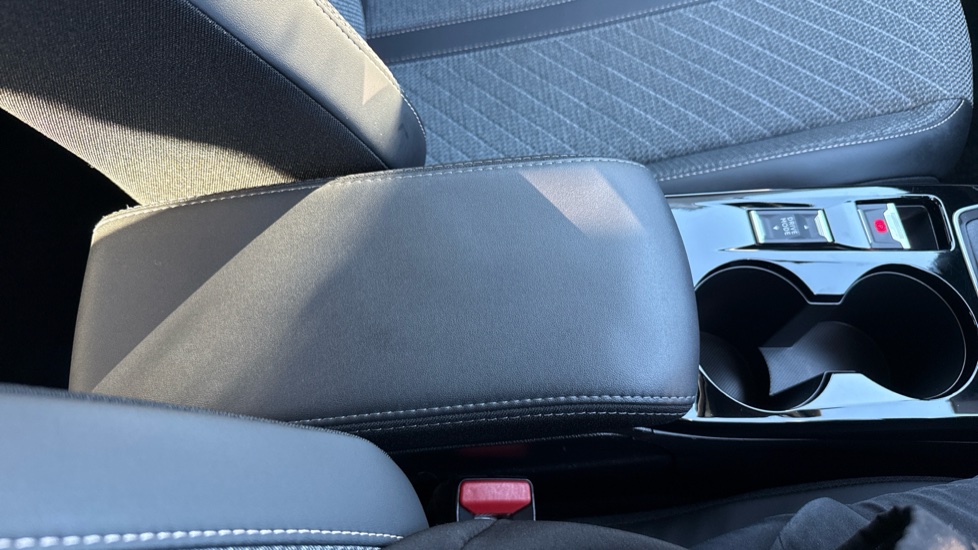 Peugeot 208 1.2 PureTech 100 Allure 5dr Petrol Hatchback - Image 42