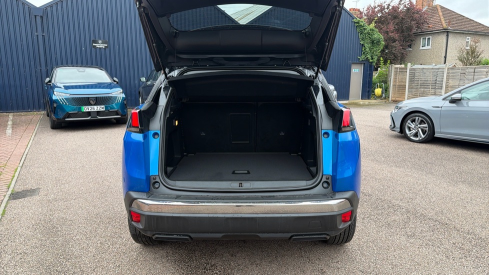 Peugeot 3008 1.2 PureTech Allure Premium+ 5dr Petrol Estate - Image 4