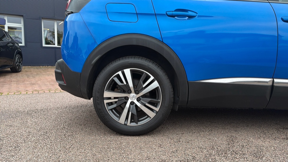 Peugeot 3008 1.2 PureTech Allure Premium+ 5dr Petrol Estate - Image 7