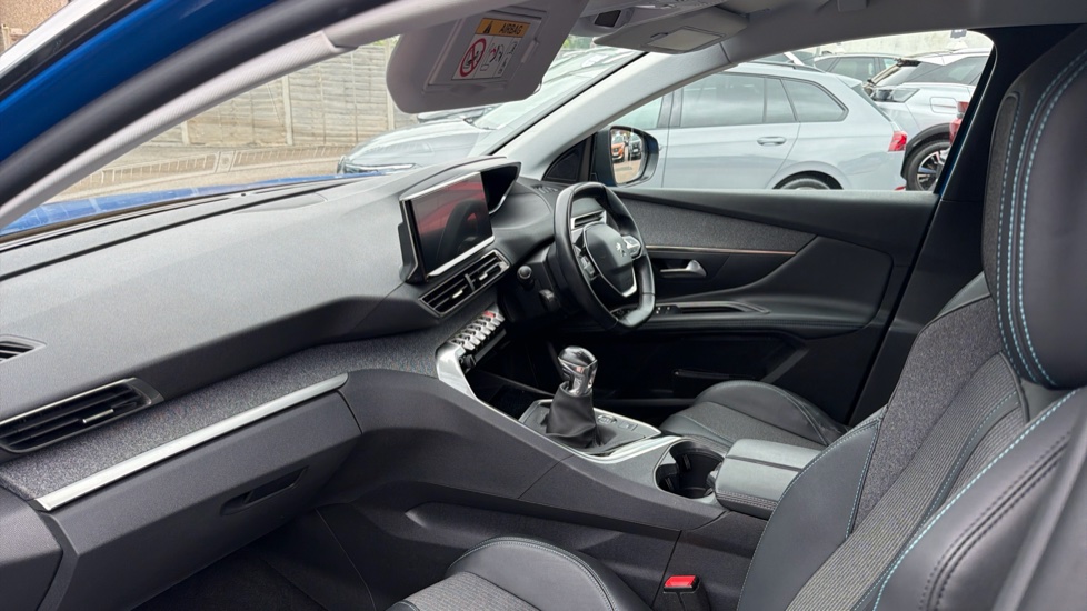 Peugeot 3008 1.2 PureTech Allure Premium+ 5dr Petrol Estate - Image 9