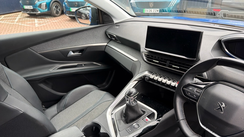 Peugeot 3008 1.2 PureTech Allure Premium+ 5dr Petrol Estate - Image 14