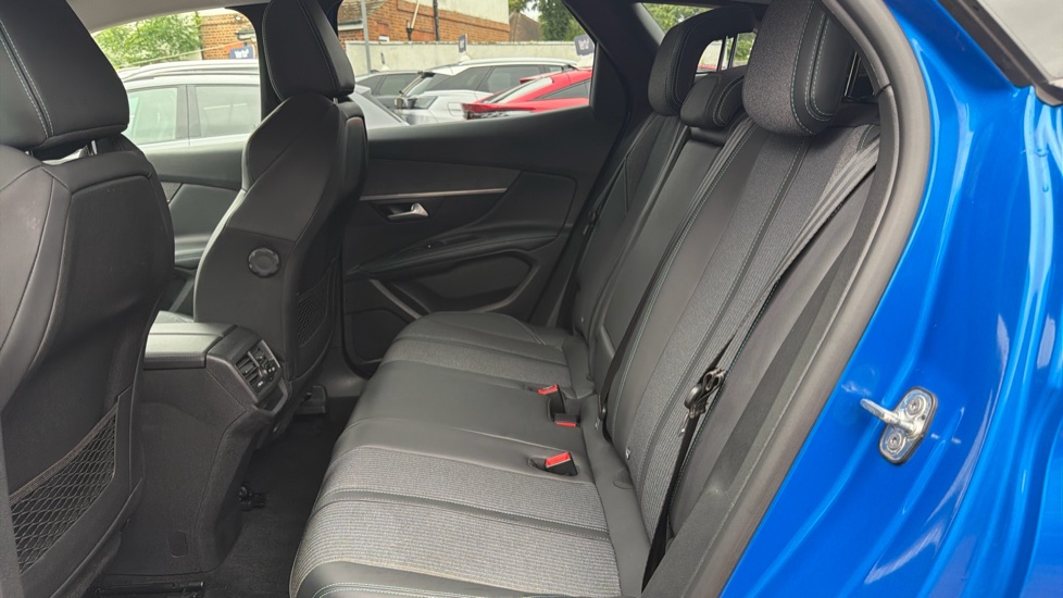 Peugeot 3008 1.2 PureTech Allure Premium+ 5dr Petrol Estate - Image 16