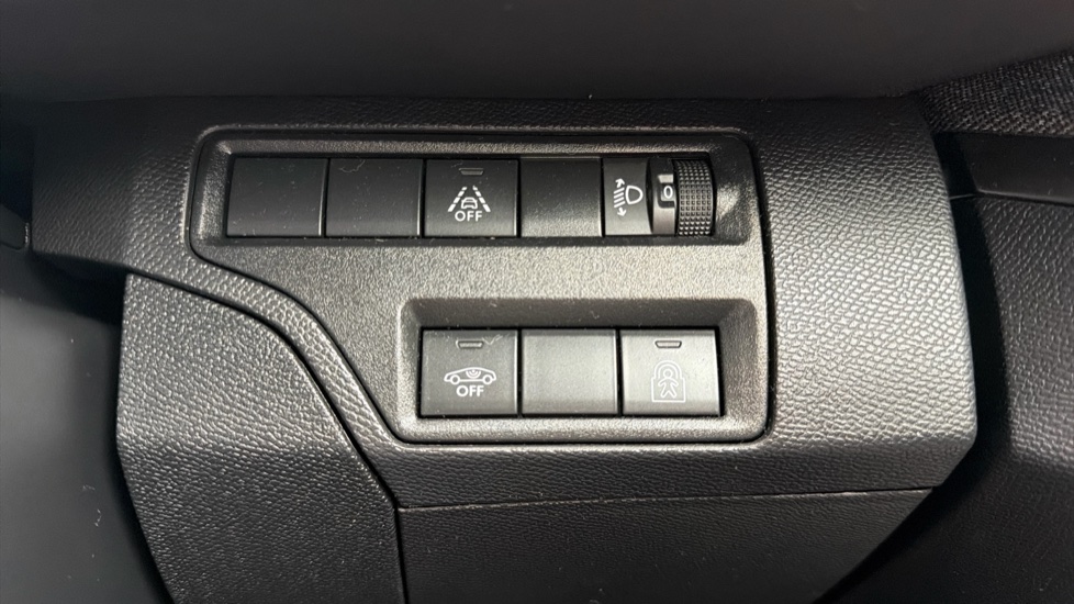 Peugeot 3008 1.2 PureTech Allure Premium+ 5dr Petrol Estate - Image 22