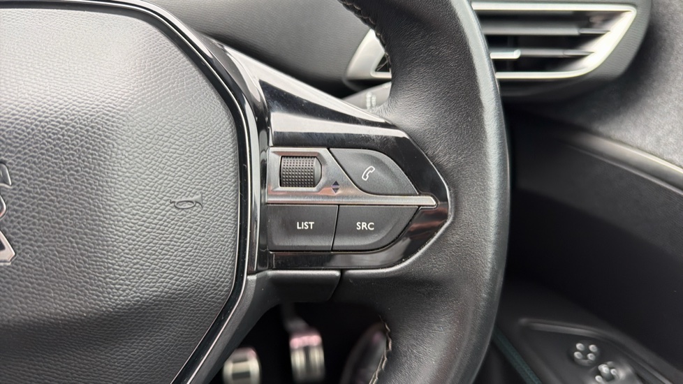 Peugeot 3008 1.2 PureTech Allure Premium+ 5dr Petrol Estate - Image 23