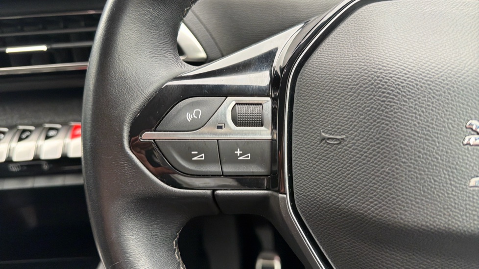 Peugeot 3008 1.2 PureTech Allure Premium+ 5dr Petrol Estate - Image 24
