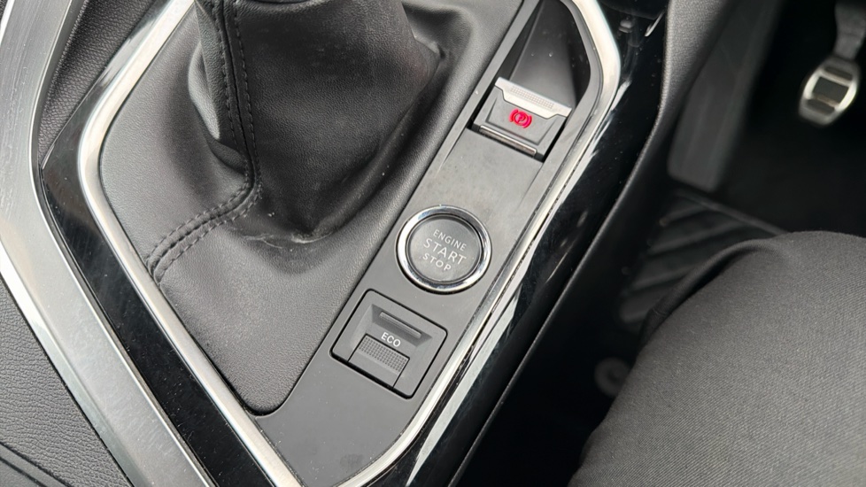 Peugeot 3008 1.2 PureTech Allure Premium+ 5dr Petrol Estate - Image 29