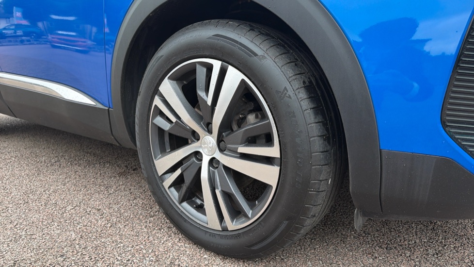 Peugeot 3008 1.2 PureTech Allure Premium+ 5dr Petrol Estate - Image 37