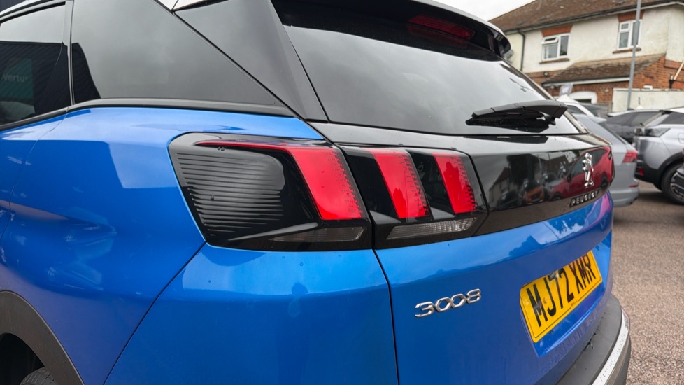Peugeot 3008 1.2 PureTech Allure Premium+ 5dr Petrol Estate - Image 39