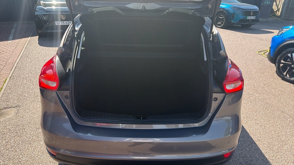 Ford Focus 1.5 TDCi 120 Titanium 5dr Diesel Hatchback - Image 4