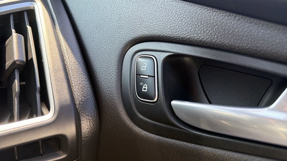 Ford Focus 1.5 TDCi 120 Titanium 5dr Diesel Hatchback - Image 33