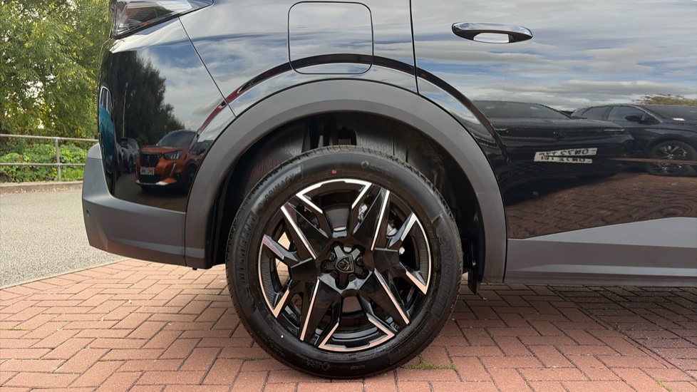 Peugeot 5008 1.2 Hybrid 136 GT 5dr e-DSC6 Petrol Estate - Image 7