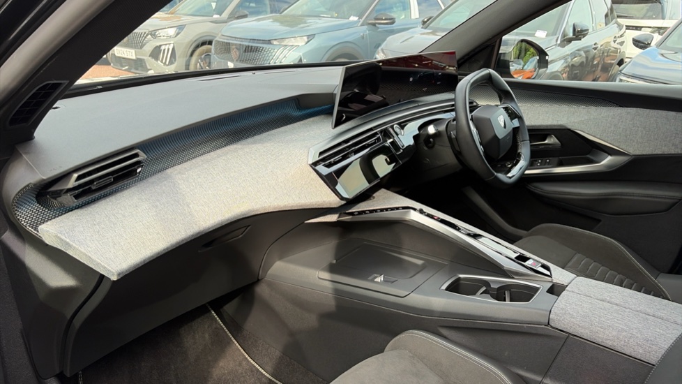 Peugeot 5008 1.2 Hybrid 136 GT 5dr e-DSC6 Petrol Estate - Image 9