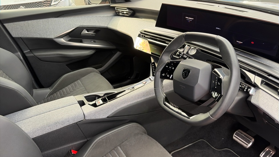 Peugeot 5008 1.2 Hybrid 136 GT 5dr e-DSC6 Petrol Estate - Image 11