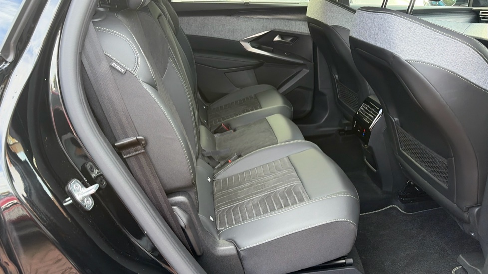 Peugeot 5008 1.2 Hybrid 136 GT 5dr e-DSC6 Petrol Estate - Image 16