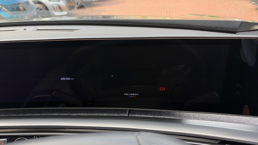 Peugeot 5008 1.2 Hybrid 136 GT 5dr e-DSC6 Petrol Estate - Image 18