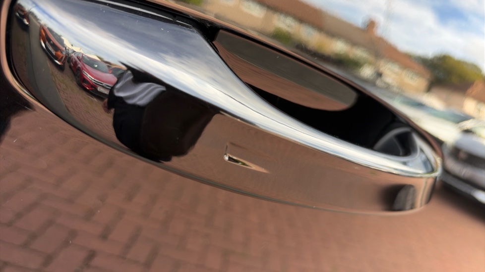 Peugeot 5008 1.2 Hybrid 136 GT 5dr e-DSC6 Petrol Estate - Image 24
