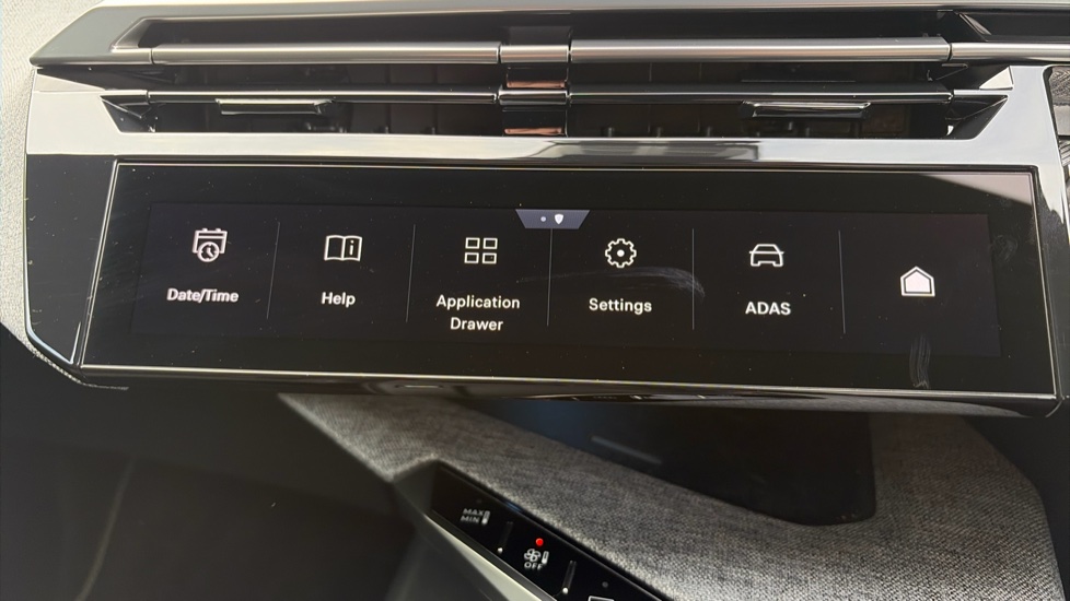 Peugeot 5008 1.2 Hybrid 136 GT 5dr e-DSC6 Petrol Estate - Image 35