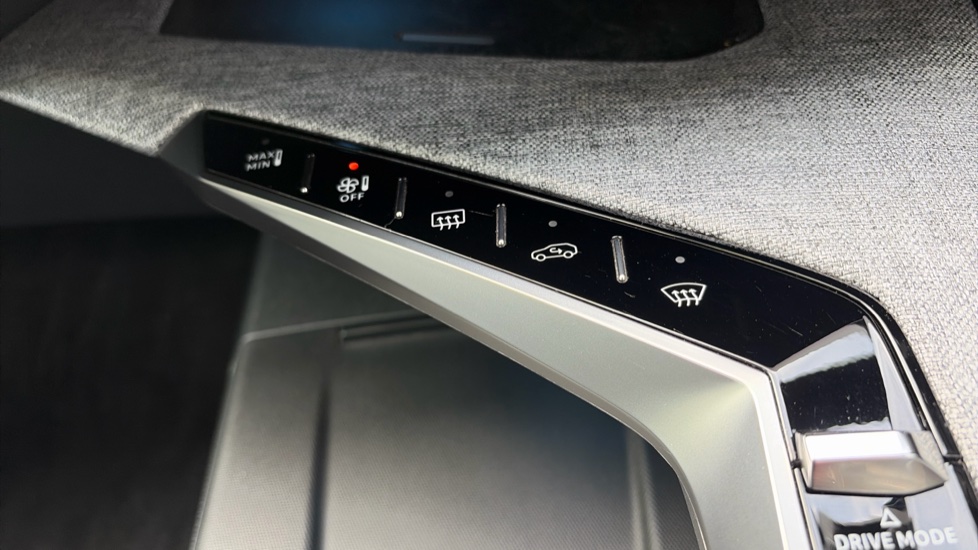 Peugeot 5008 1.2 Hybrid 136 GT 5dr e-DSC6 Petrol Estate - Image 37