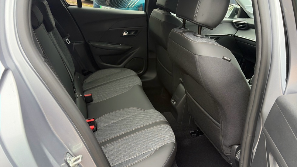 Peugeot 208 1.2 PureTech 100 Allure 5dr Petrol Hatchback - Image 16