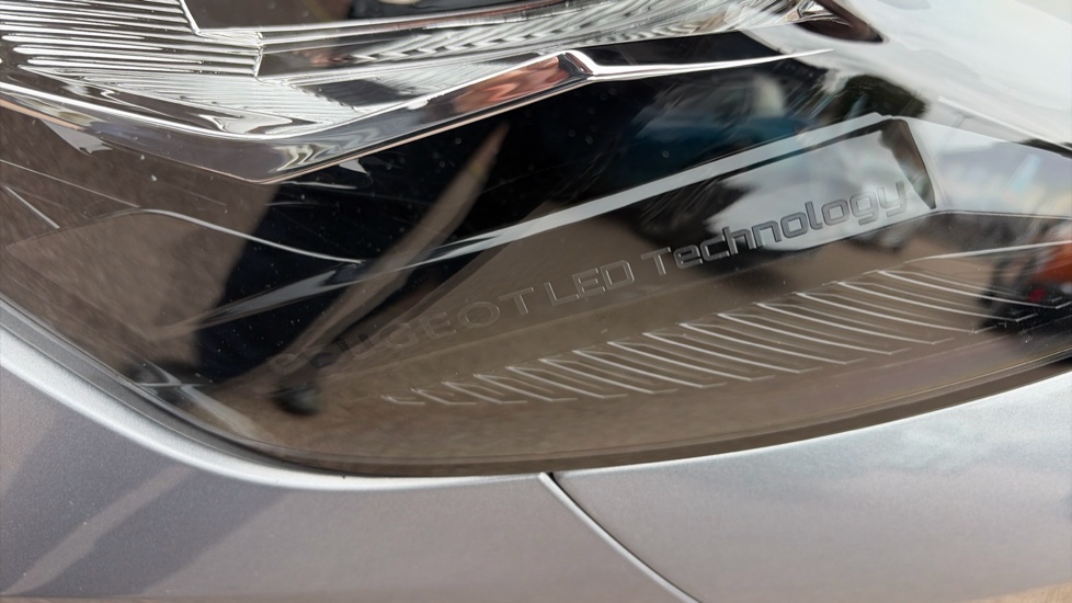 Peugeot 208 1.2 PureTech 100 Allure 5dr Petrol Hatchback - Image 22