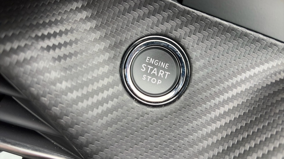 Peugeot 208 1.2 PureTech 100 Allure 5dr Petrol Hatchback - Image 36
