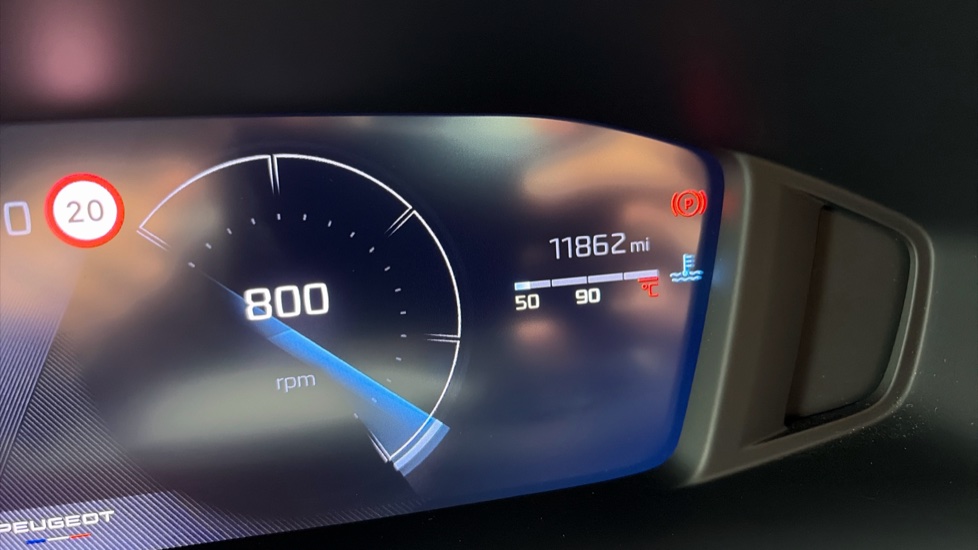 Peugeot 208 1.2 PureTech 100 Allure 5dr Petrol Hatchback - Image 38