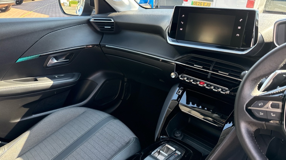 Peugeot 208 1.2 PureTech 100 Allure Premium + 5dr EAT8 Petrol Hatchback - Image 14