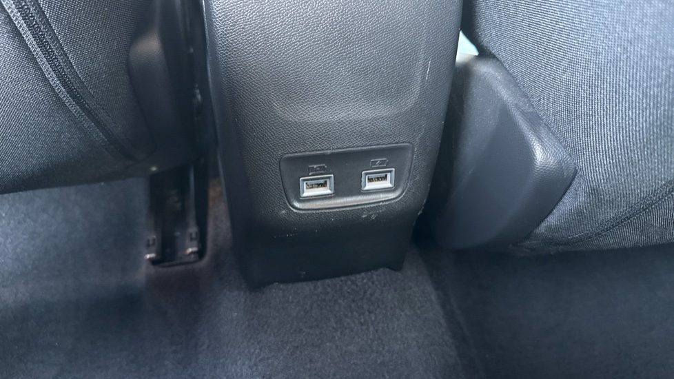 Peugeot 208 1.2 PureTech 100 Allure Premium + 5dr EAT8 Petrol Hatchback - Image 24