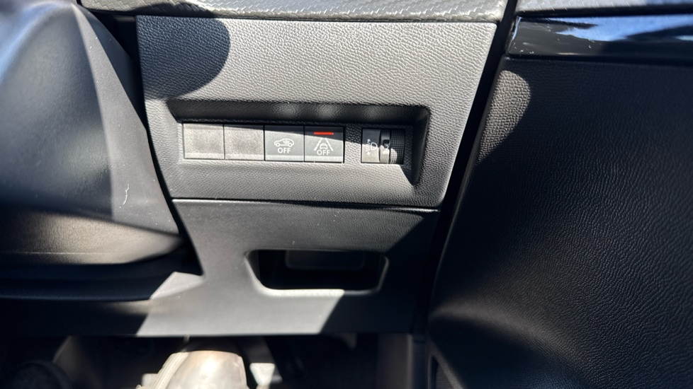Peugeot 208 1.2 PureTech 100 Allure Premium + 5dr EAT8 Petrol Hatchback - Image 44