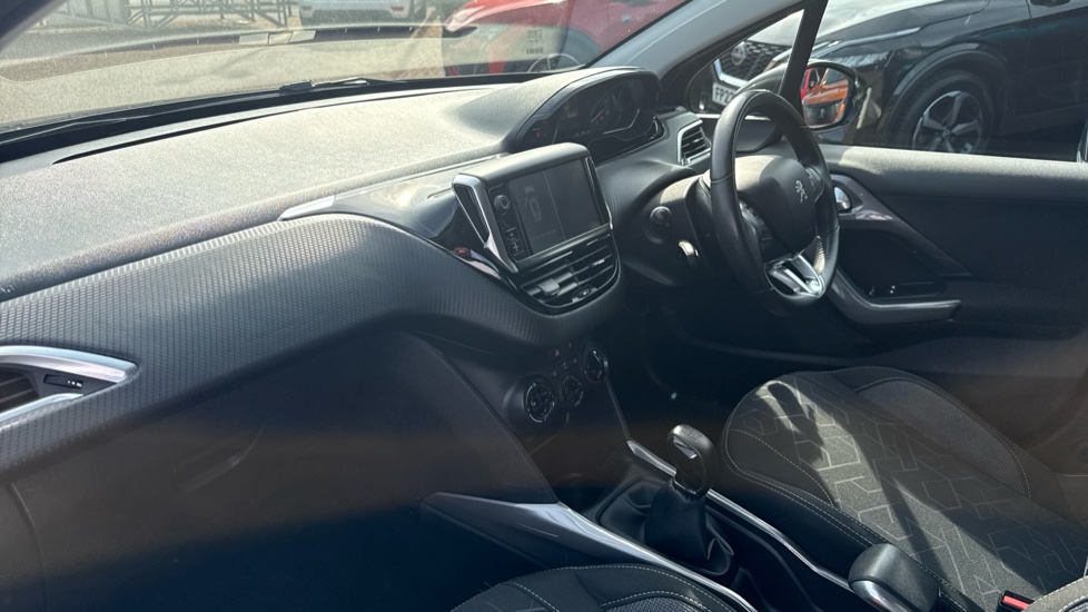 Peugeot 2008 1.2 PureTech Active 5dr [Start Stop] Petrol Estate - Image 9
